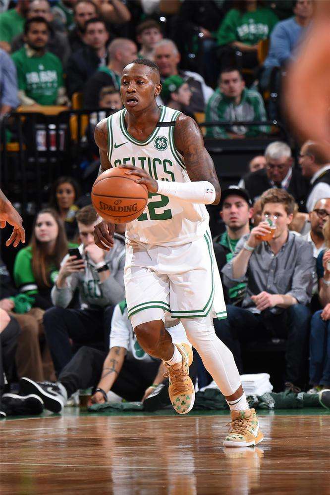 持球後衛卻 持球後衛卻